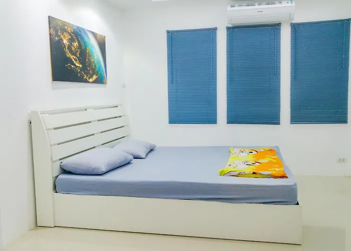 In Townhouse With Private Bath And Kitchenette Apartment