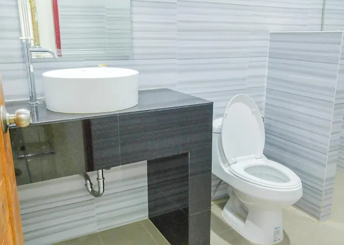 In Townhouse With Private Bath And Kitchenette * Bangkok