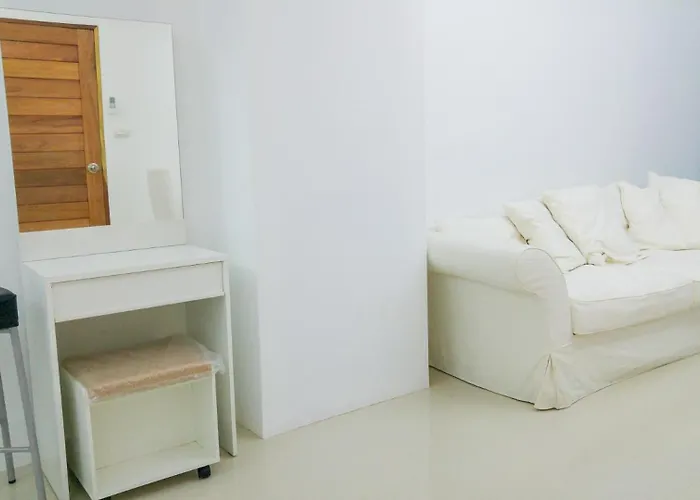 In Townhouse With Private Bath And Kitchenette *