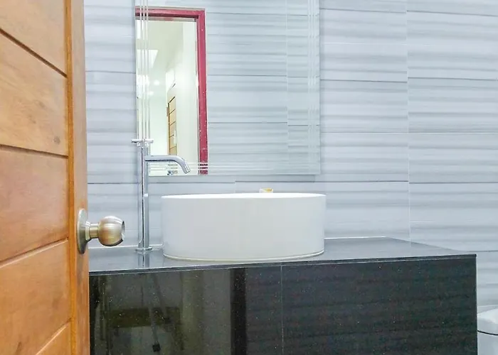 In Townhouse With Private Bath And Kitchenette *